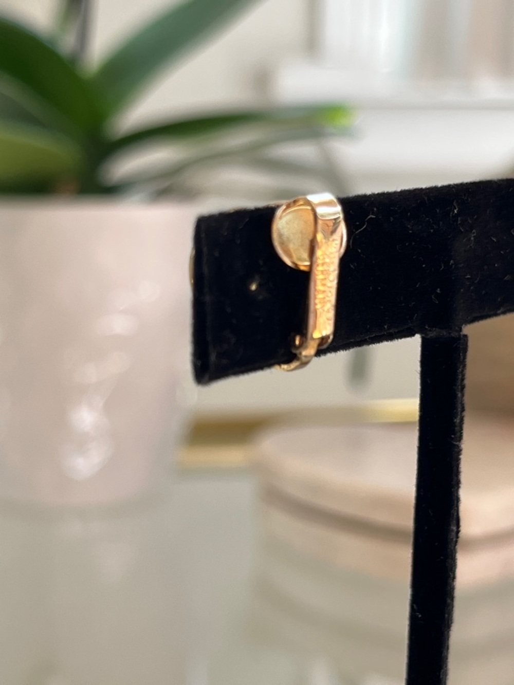 DIOR Vintage Gold Heart CD Logo Clip-On Earrings - Picture 8 of 8